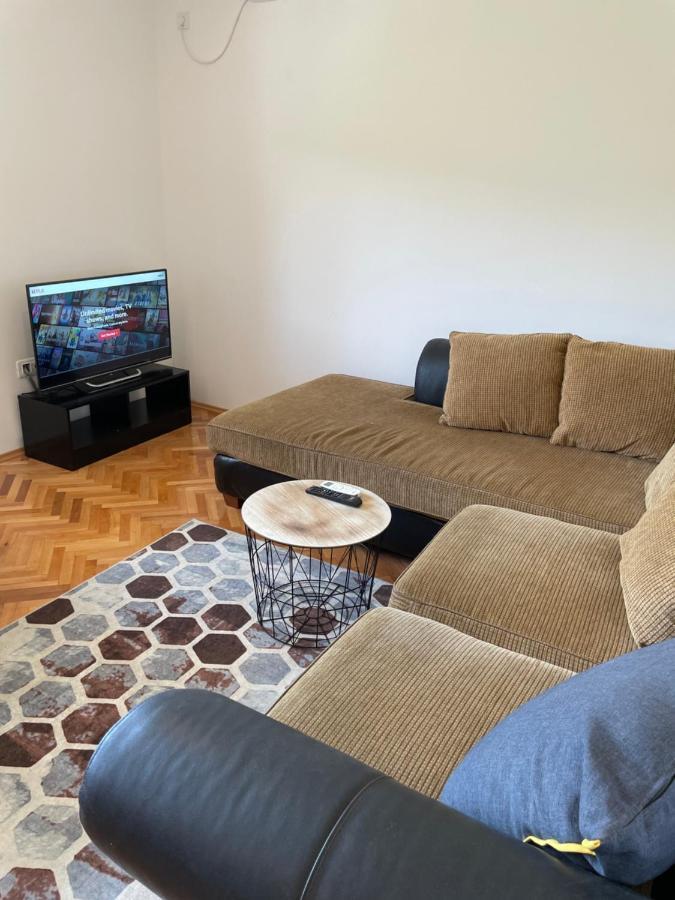 Entire 1-Bedroom Apartment With Free Parking Podgorica Luaran gambar